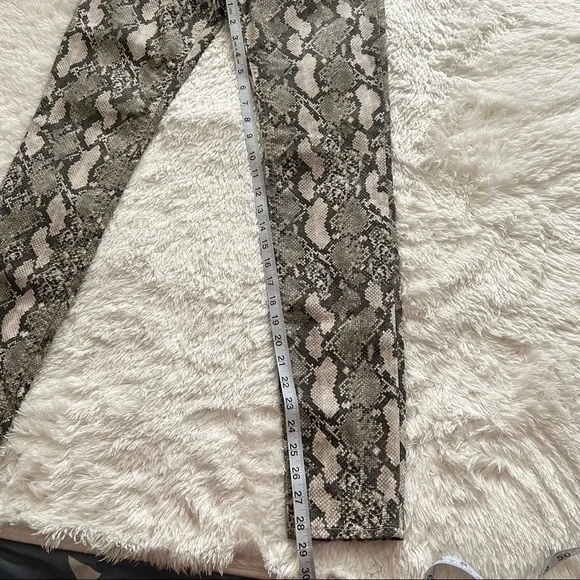 NWT H&M  HIGH WAISTED SNAKESKIN JEAN - Picture 13 of 15